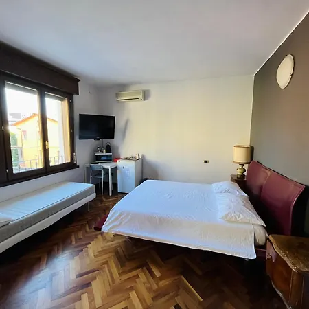 Alojamento de Acomodação e Pequeno-almoço Le Amarene